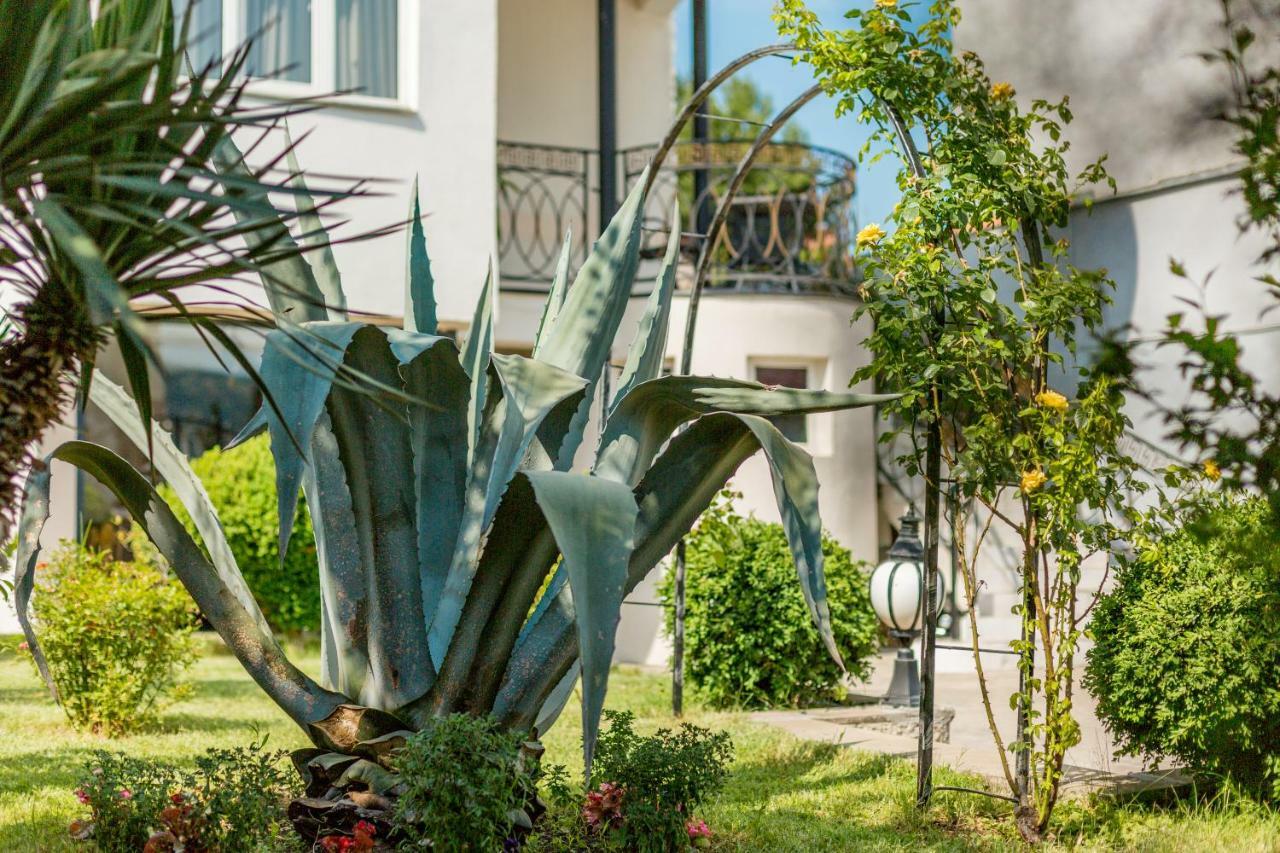 Villa Tiflisi Buitenkant foto