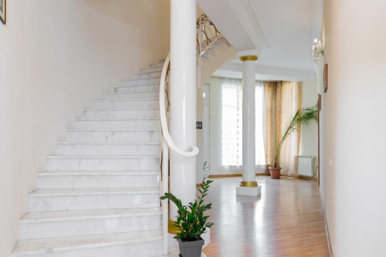 Villa Tiflisi Buitenkant foto